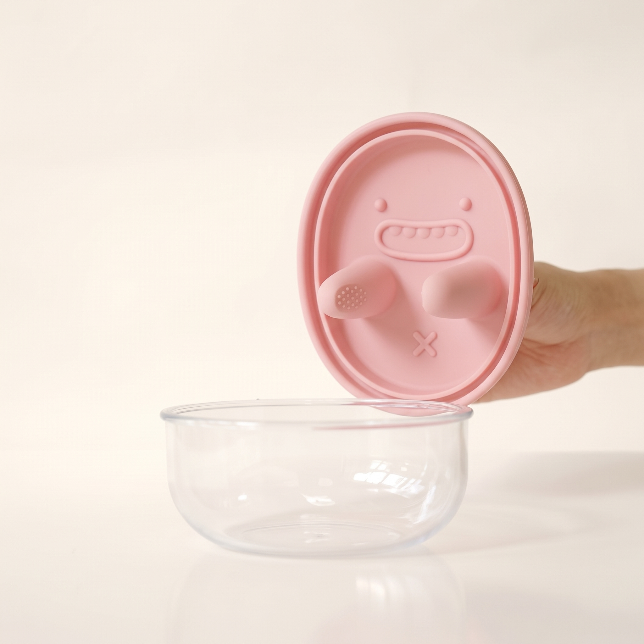The snack pot with a soft pink silicone lid