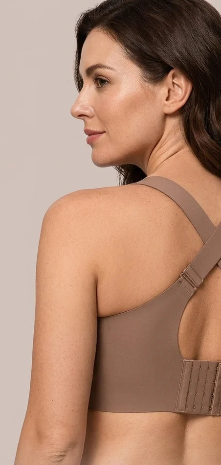 Close view of the SoftLift™ Bra from behind: wide cross-over straps, keyhole opening and hook-and-eye fastening.